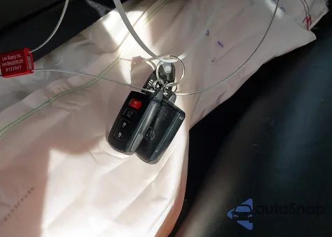 2019 Toyota Highlander Xle from USA, damaged, VIN 5TDKZRFH5KS560208